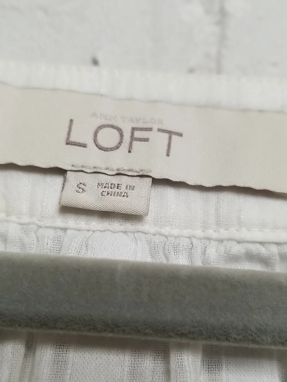 LOFT womens pheasant top puff sleeves scoopneck size Small EUC